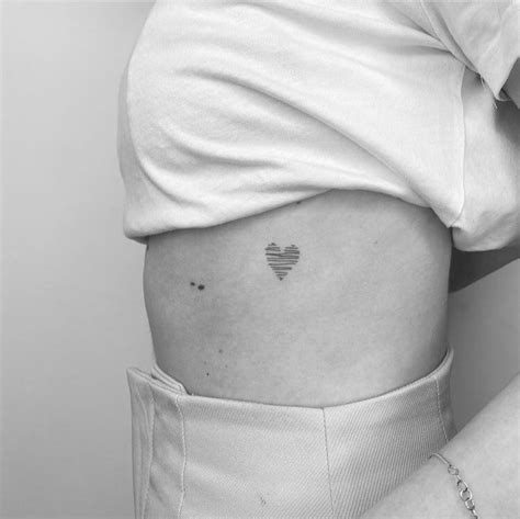 pecho hombro tatuajes para mujeres|Tatuajes en el pecho: 25 diseños en HD que no has。